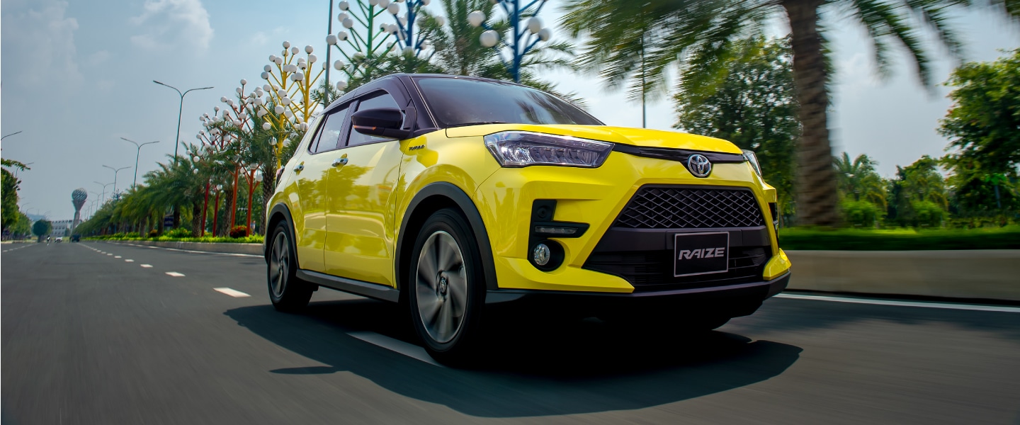 toyota raize màu vàng